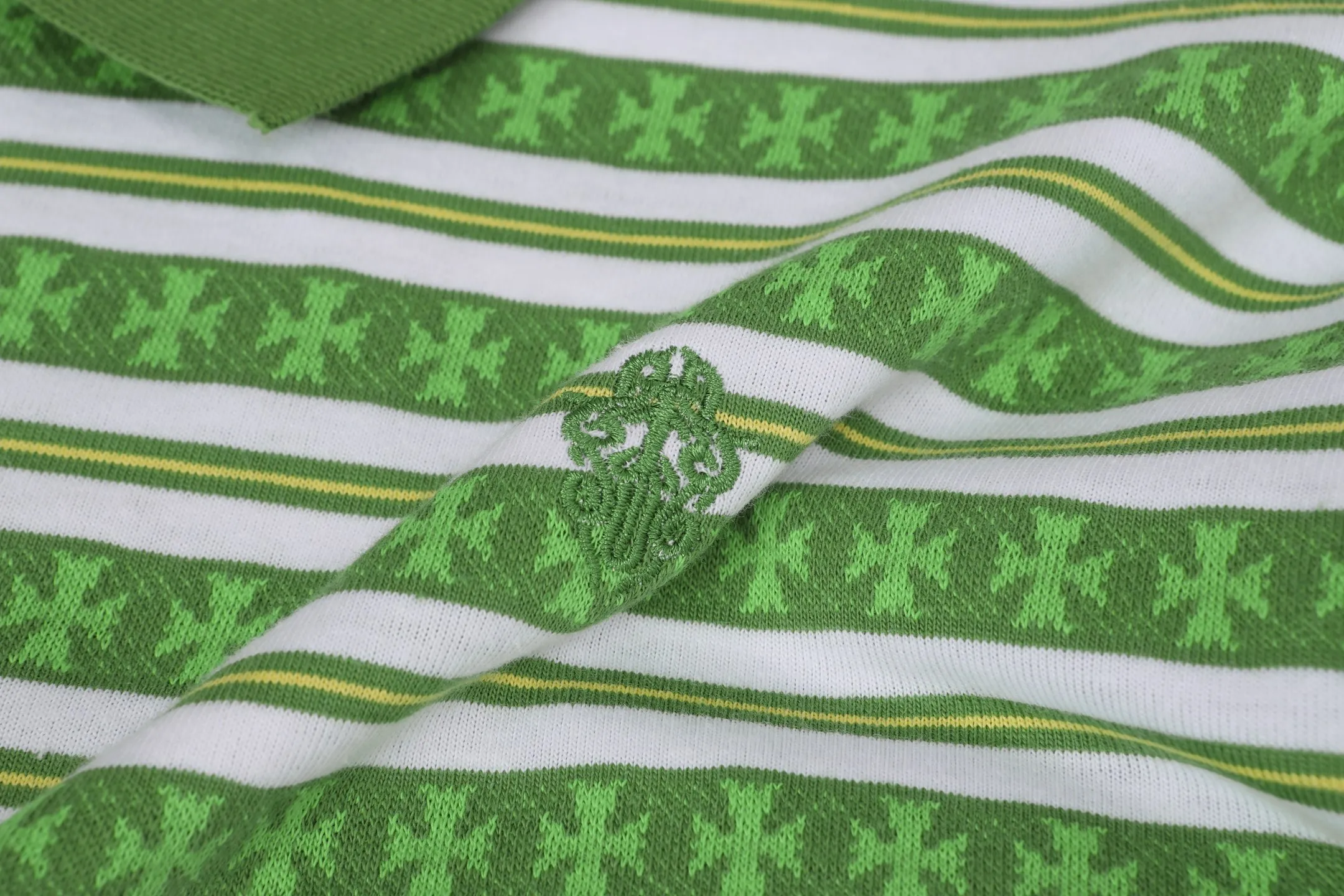 P190 -Chrome Hearts/Chrome Hearts 25ss season's most popular striped yarn-dyed long-sleeved T-shirt -High weight, high density and high quality. The wool is soft, delicate and skin-friendly. It feels soft and silky. It has excellent warmth and skin-friendly properties. -Customized weaving and dyeing, no color difference, no matter the fabric or workmanship details, beat the ordinary version on the market. -Colour: black, gray, blue, pink, green -Size: S M L XL